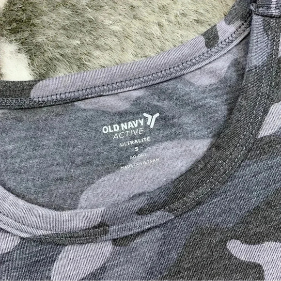 NWT Old Navy Active Camo Top - Picture 4 of 9